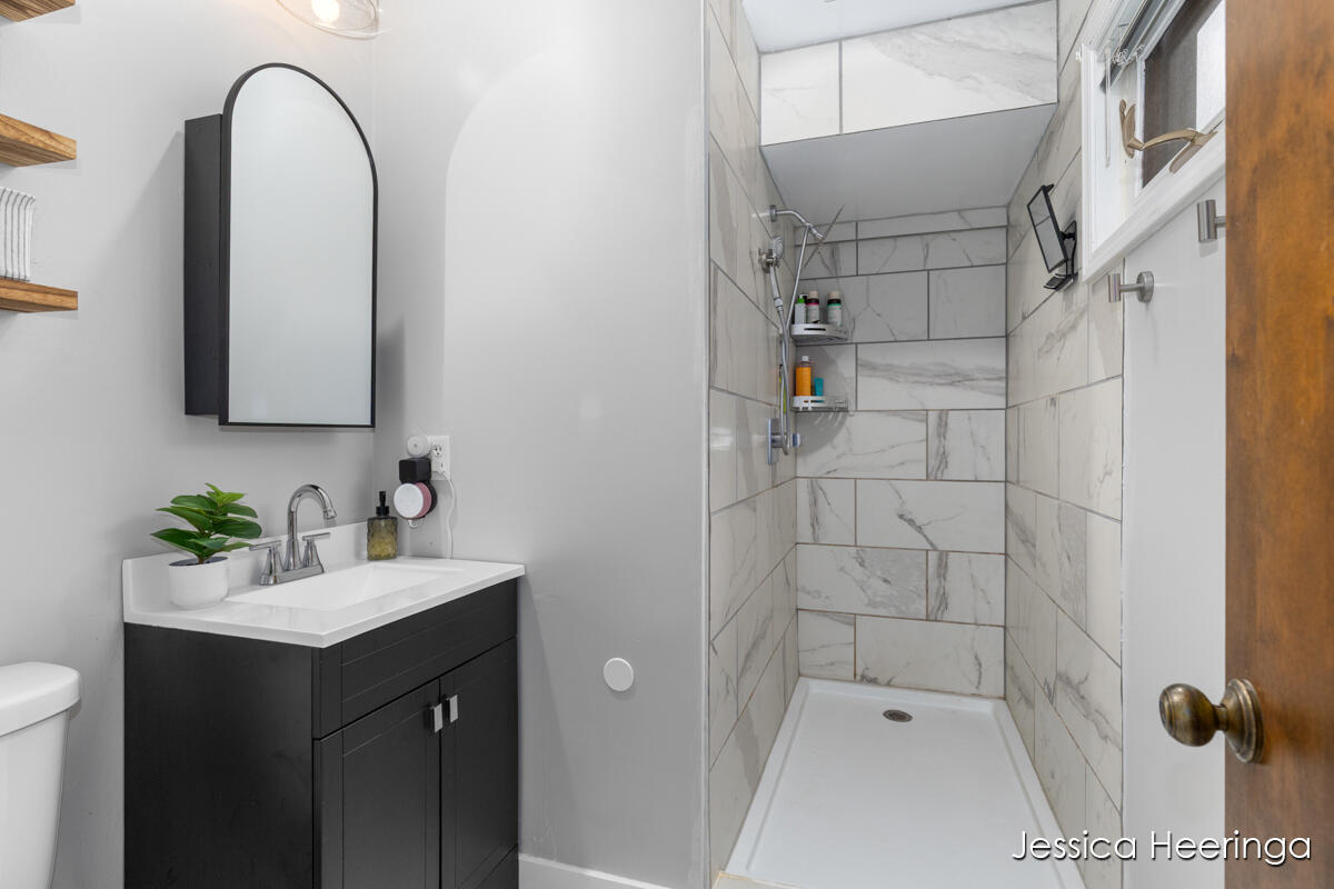 29 W Division Street NE Rockford MI 49341