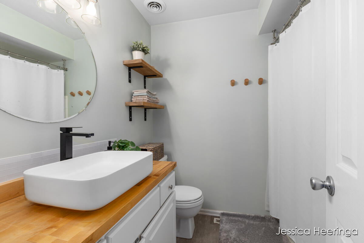 29 W Division Street NE Rockford MI 49341