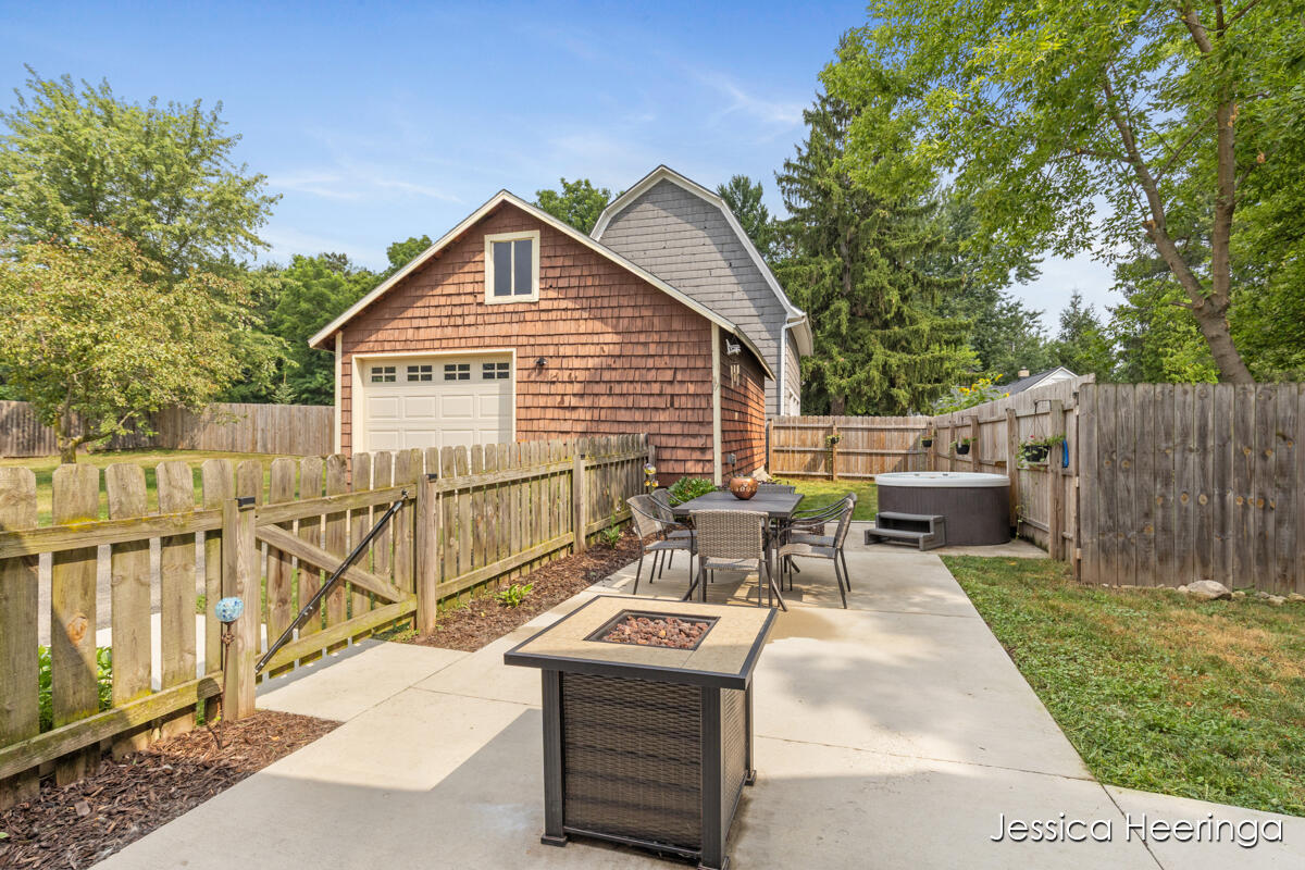 29 W Division Street NE Rockford MI 49341