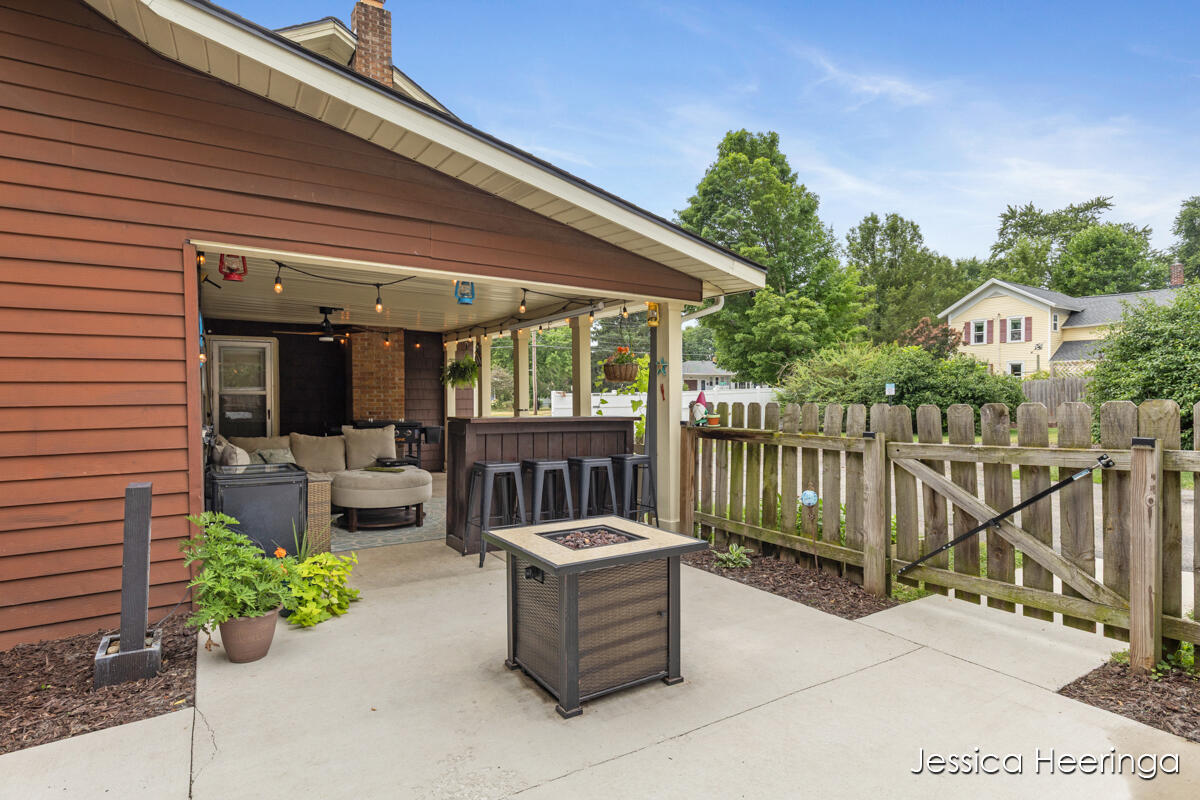 29 W Division Street NE Rockford MI 49341
