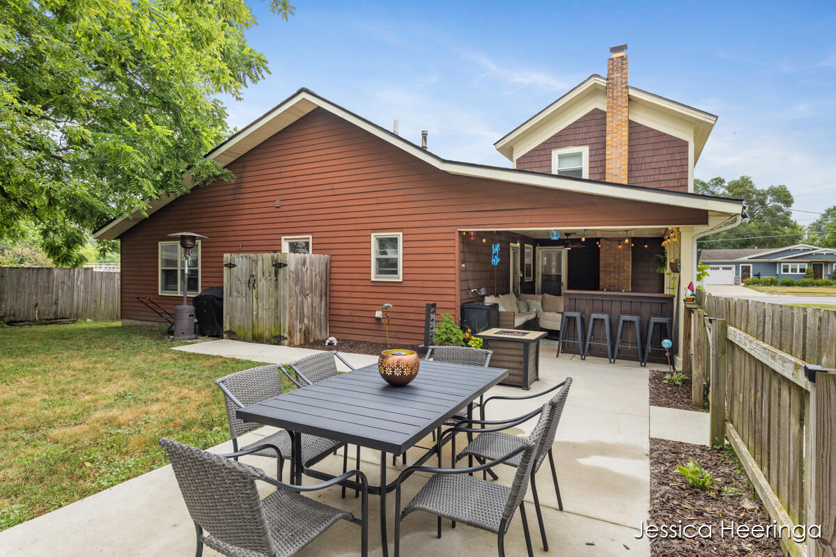 29 W Division Street NE Rockford MI 49341