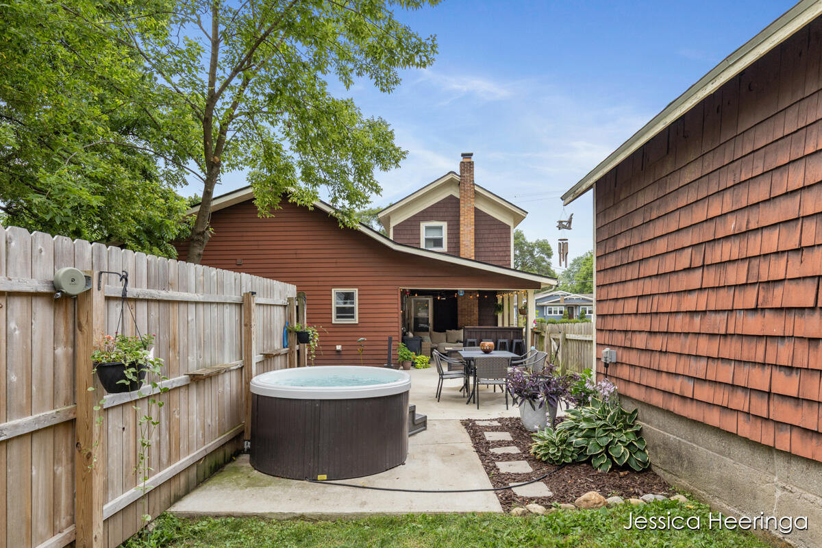 29 W Division Street NE Rockford MI 49341