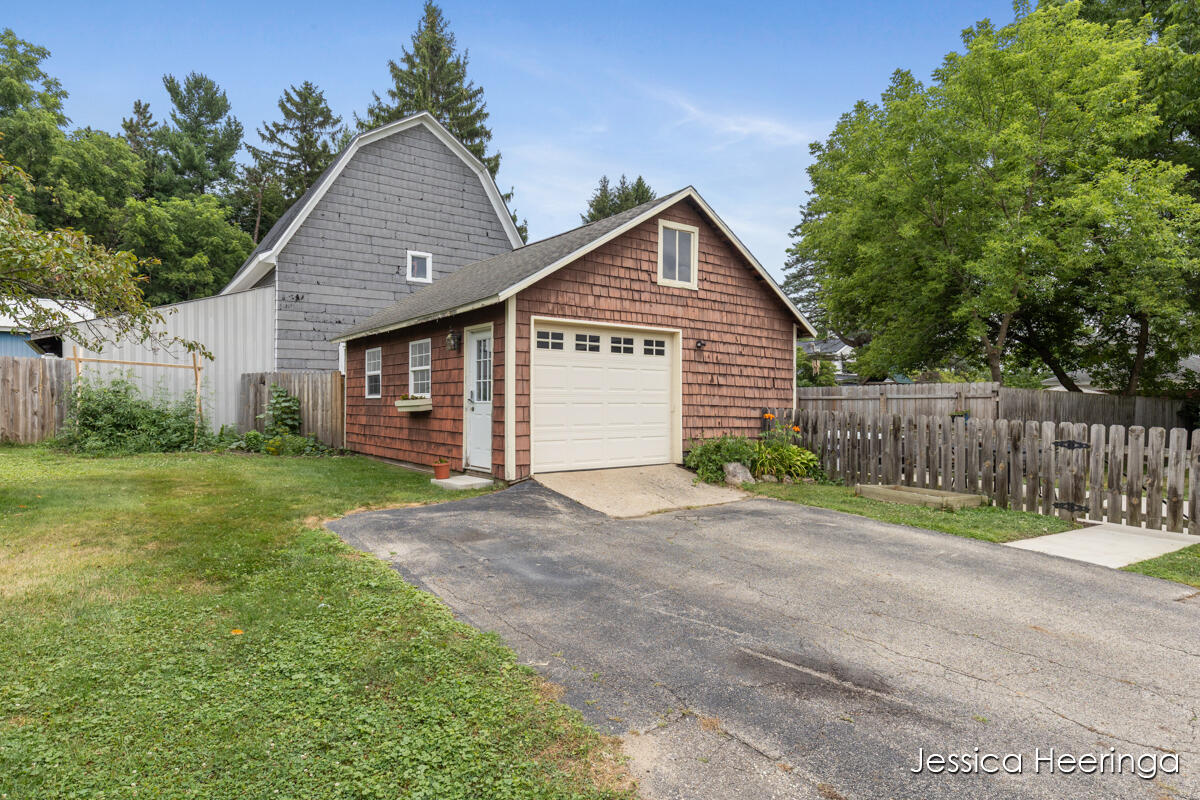 29 W Division Street NE Rockford MI 49341