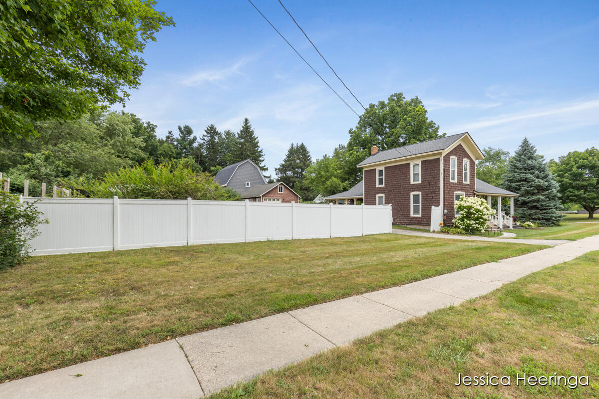 29 W Division Street NE Rockford MI 49341