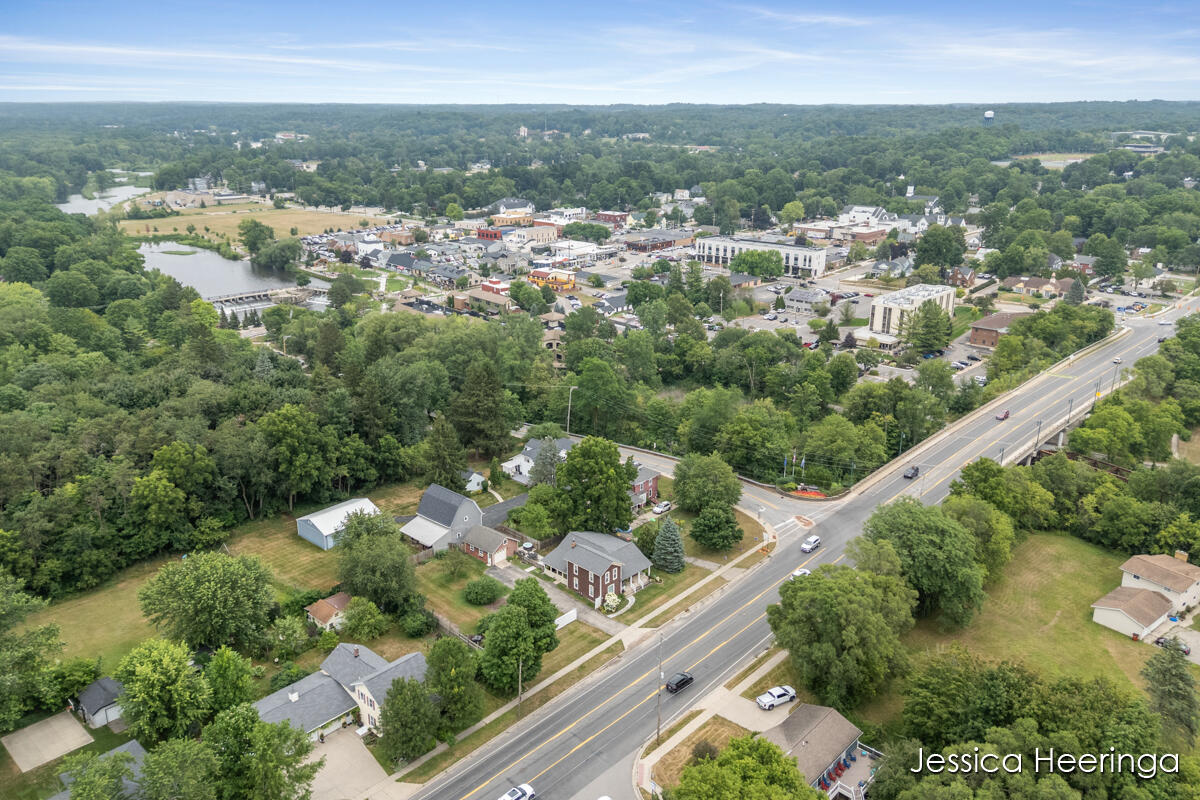 29 W Division Street NE Rockford MI 49341