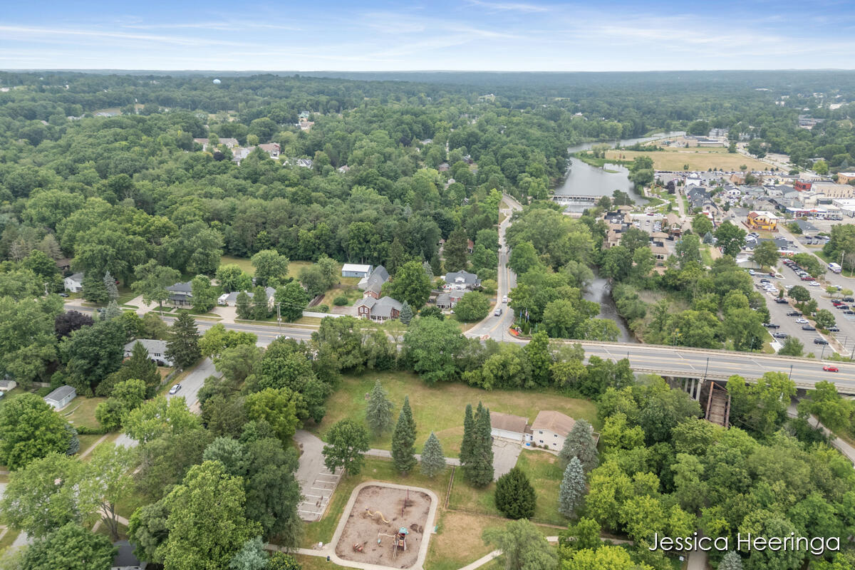 29 W Division Street NE Rockford MI 49341