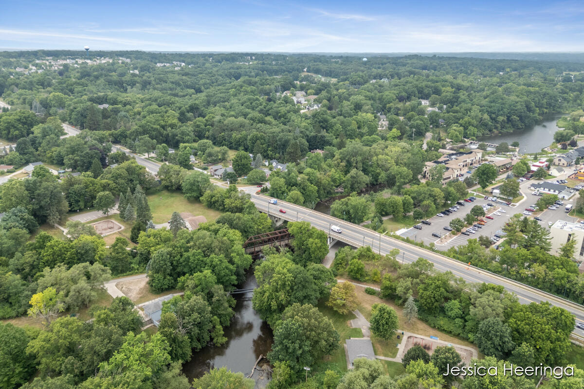 29 W Division Street NE Rockford MI 49341