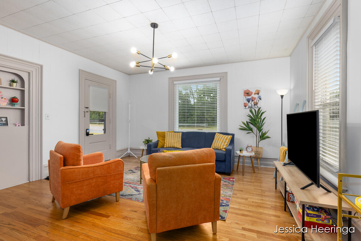 29 W Division Street NE Rockford MI 49341