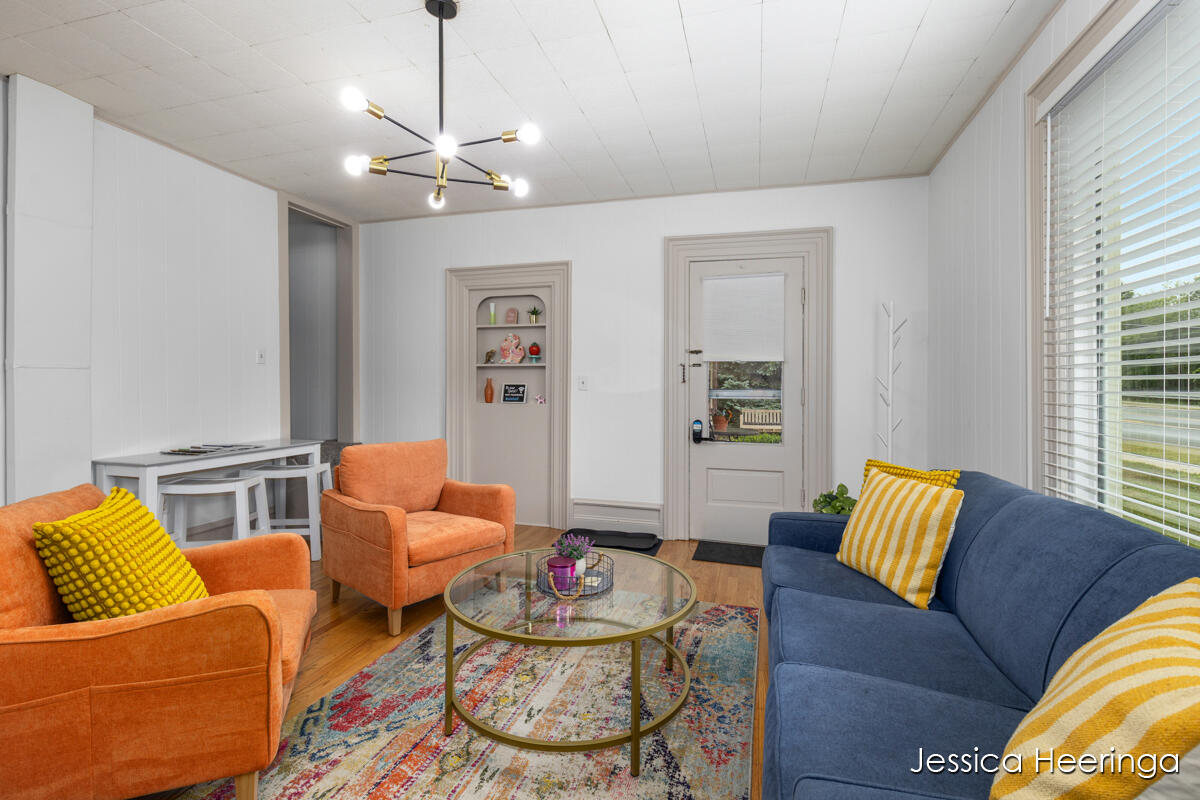 29 W Division Street NE Rockford MI 49341