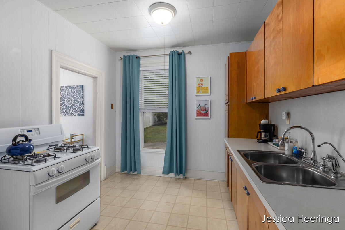 29 W Division Street NE Rockford MI 49341