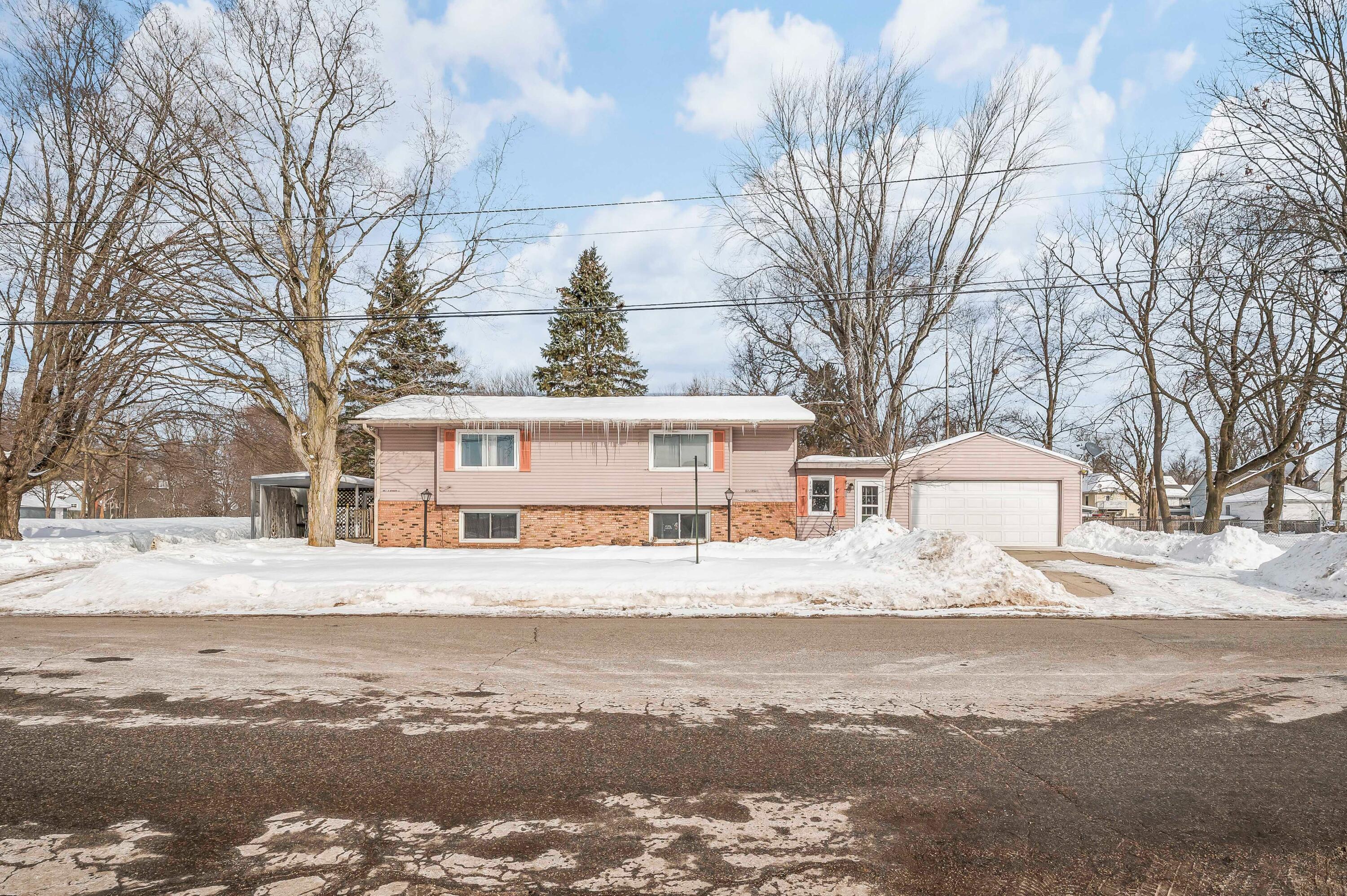 125 S Cayuga Street Buchanan MI 49107