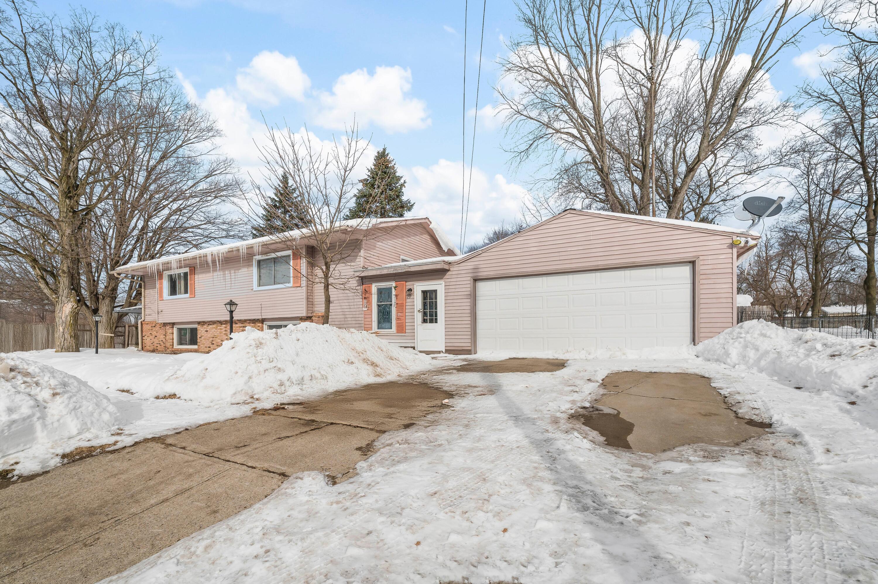 125 S Cayuga Street Buchanan MI 49107