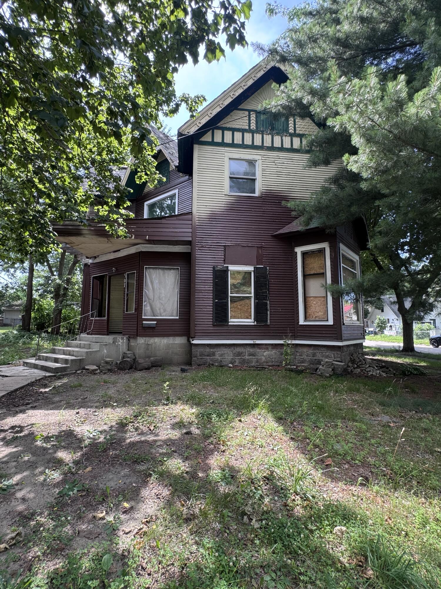 307 Orchard Street Dowagiac MI 49047