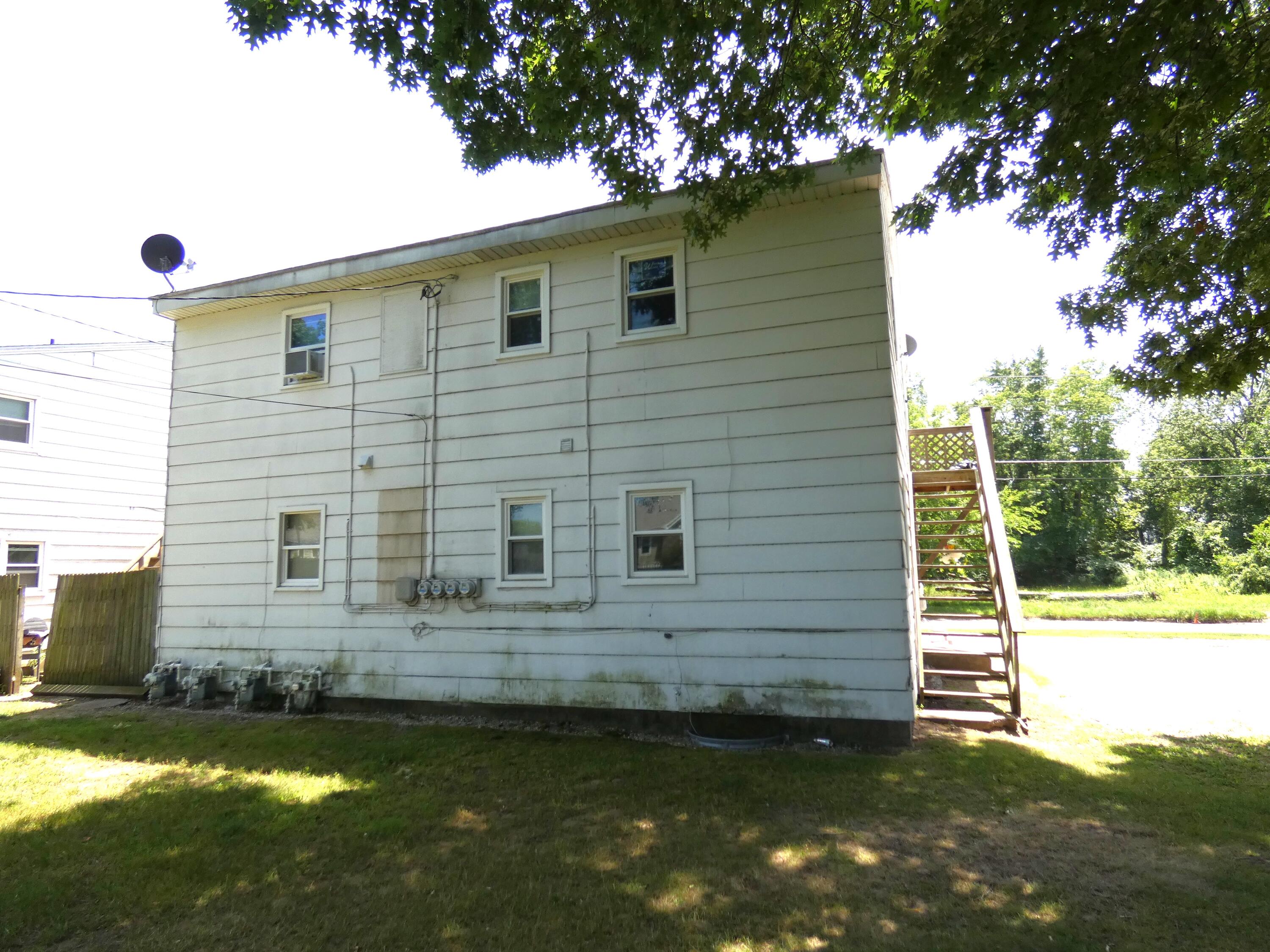 687 Mcguigan Avenue Benton Harbor MI 49022