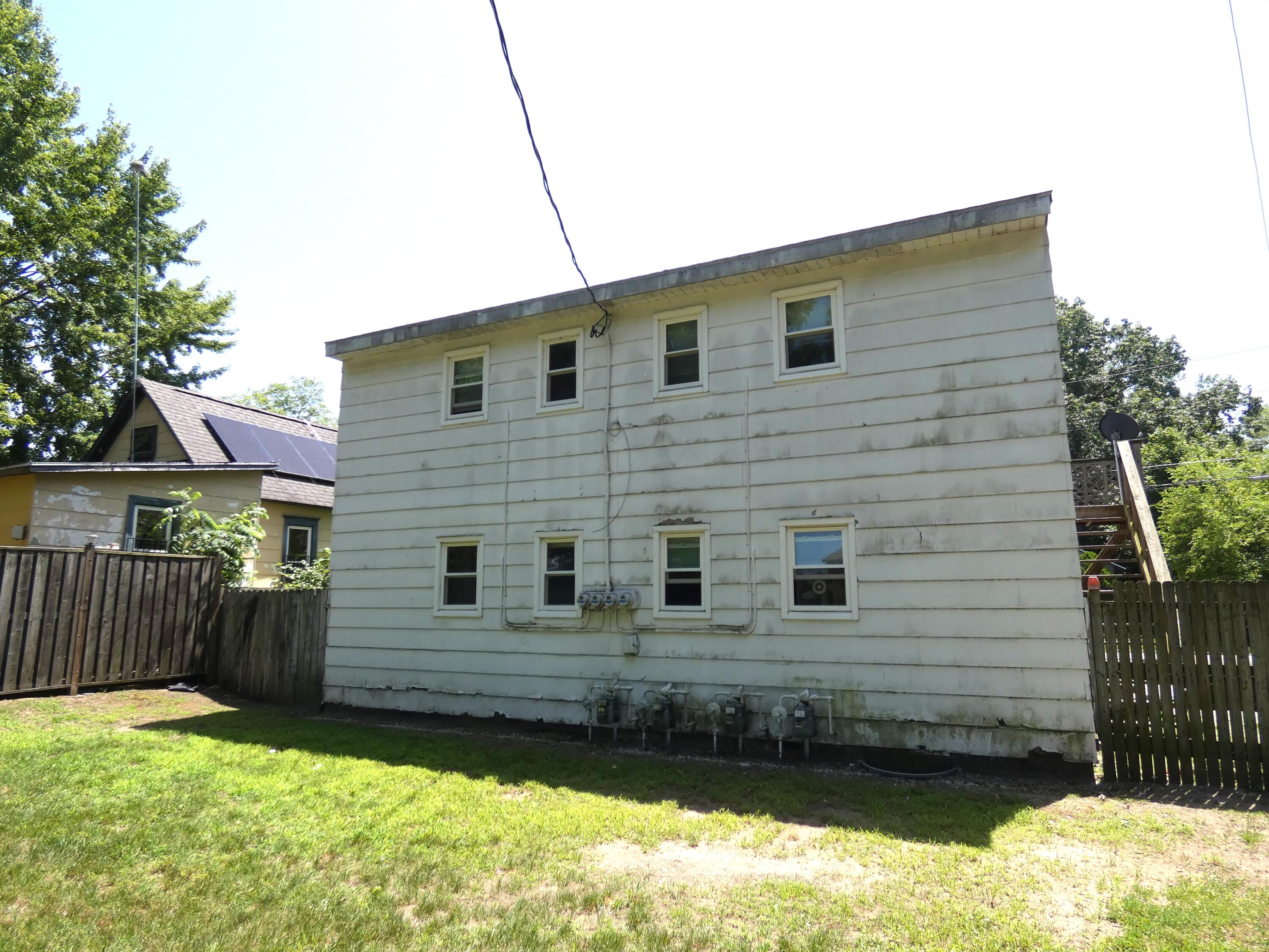 687 Mcguigan Avenue Benton Harbor MI 49022