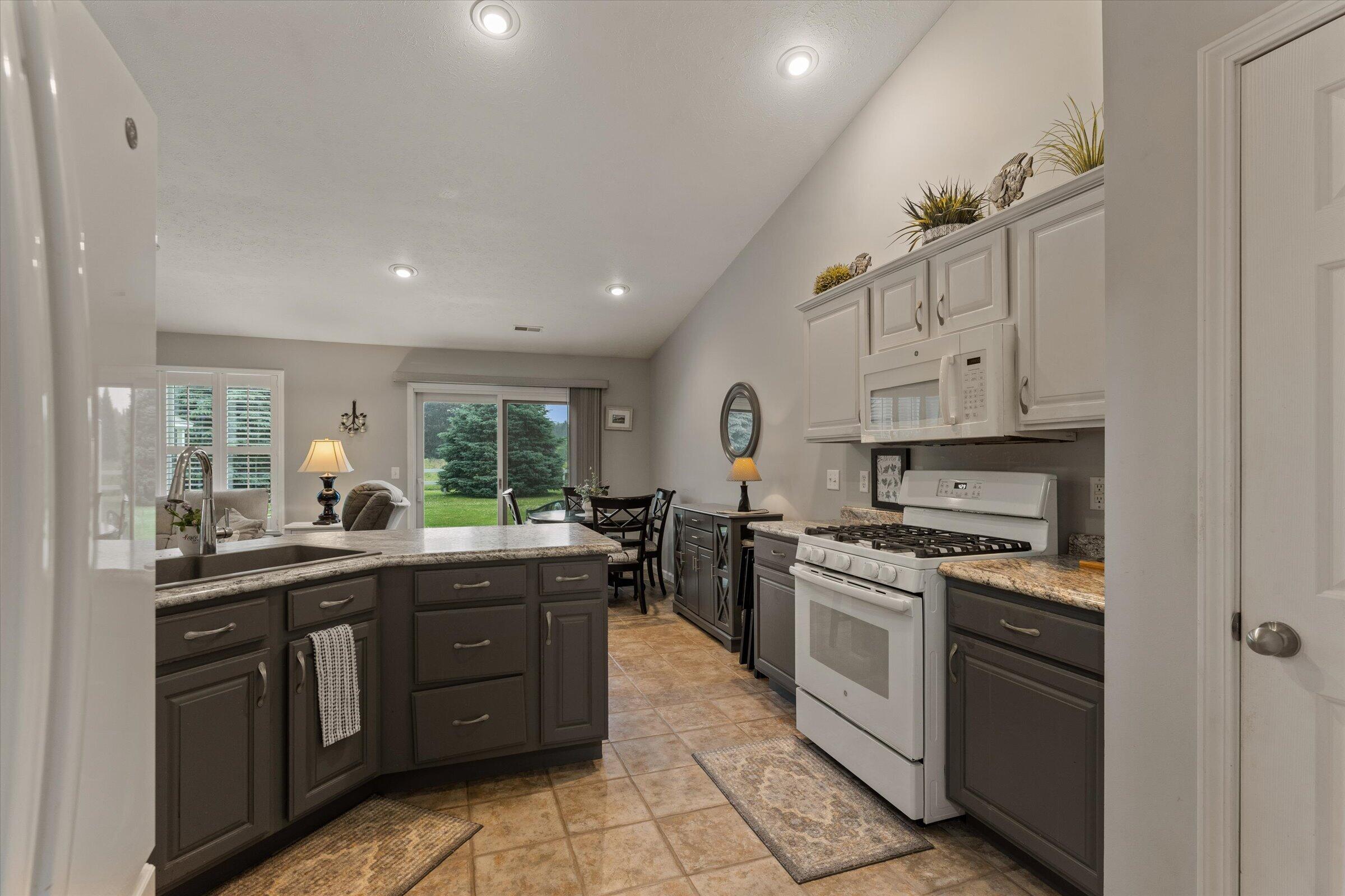 22710 Diamond Cove Street Cassopolis MI 49031