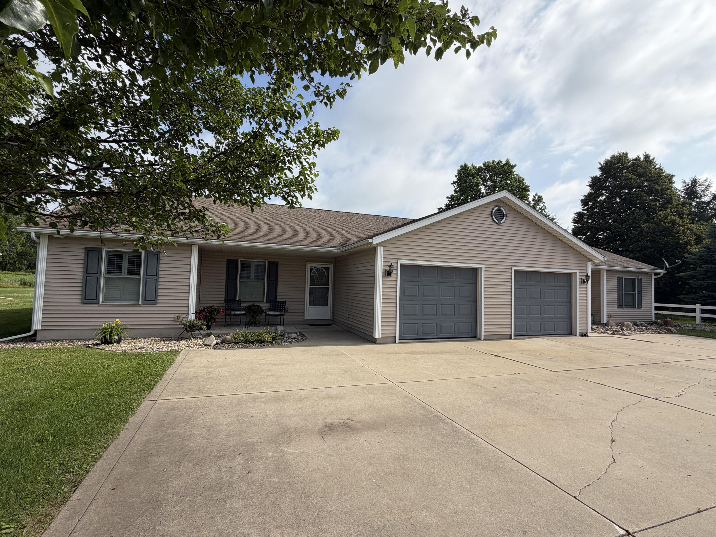 22710 Diamond Cove Street Cassopolis MI 49031