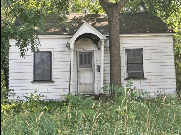 697 W Grand Avenue Muskegon MI 49441
