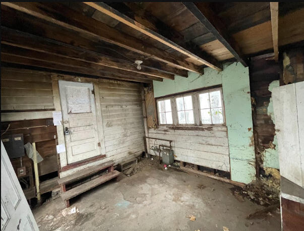 697 W Grand Avenue Muskegon MI 49441