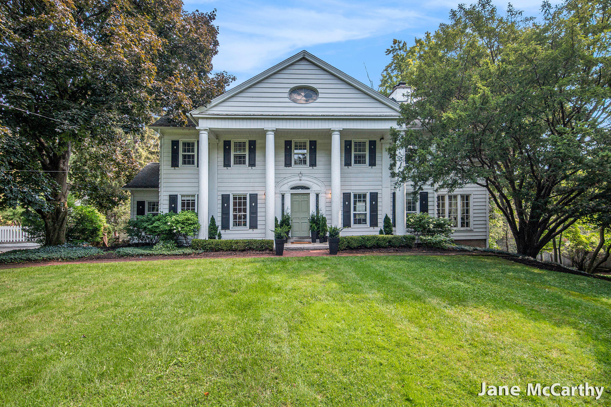 270 Lakeside Drive SE East Grand Rapids MI 49506