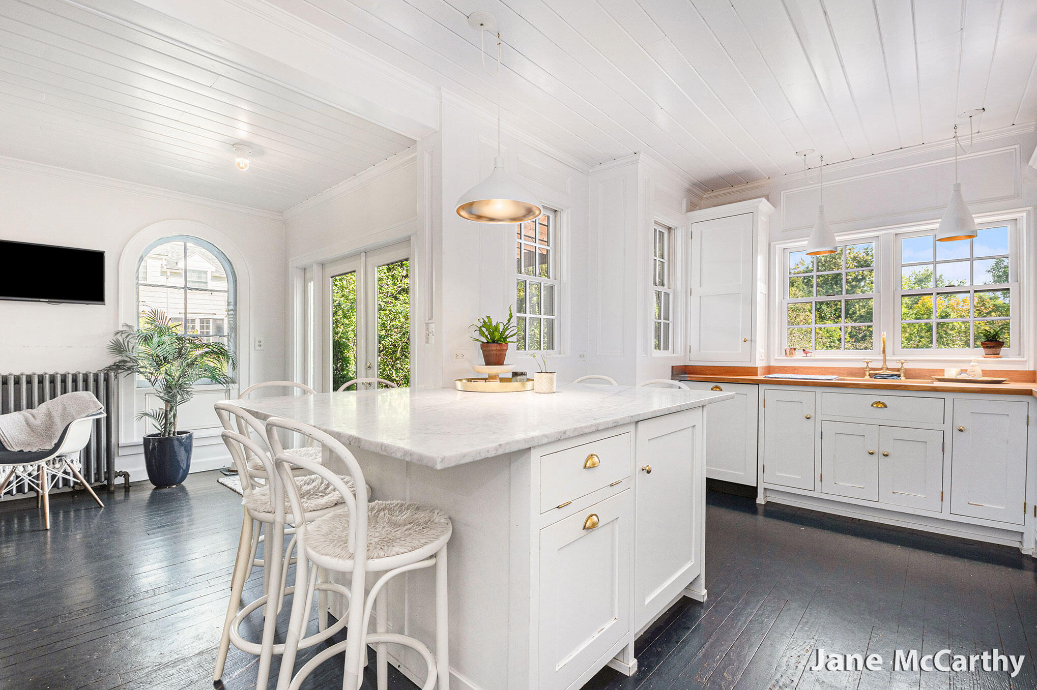 270 Lakeside Drive SE East Grand Rapids MI 49506