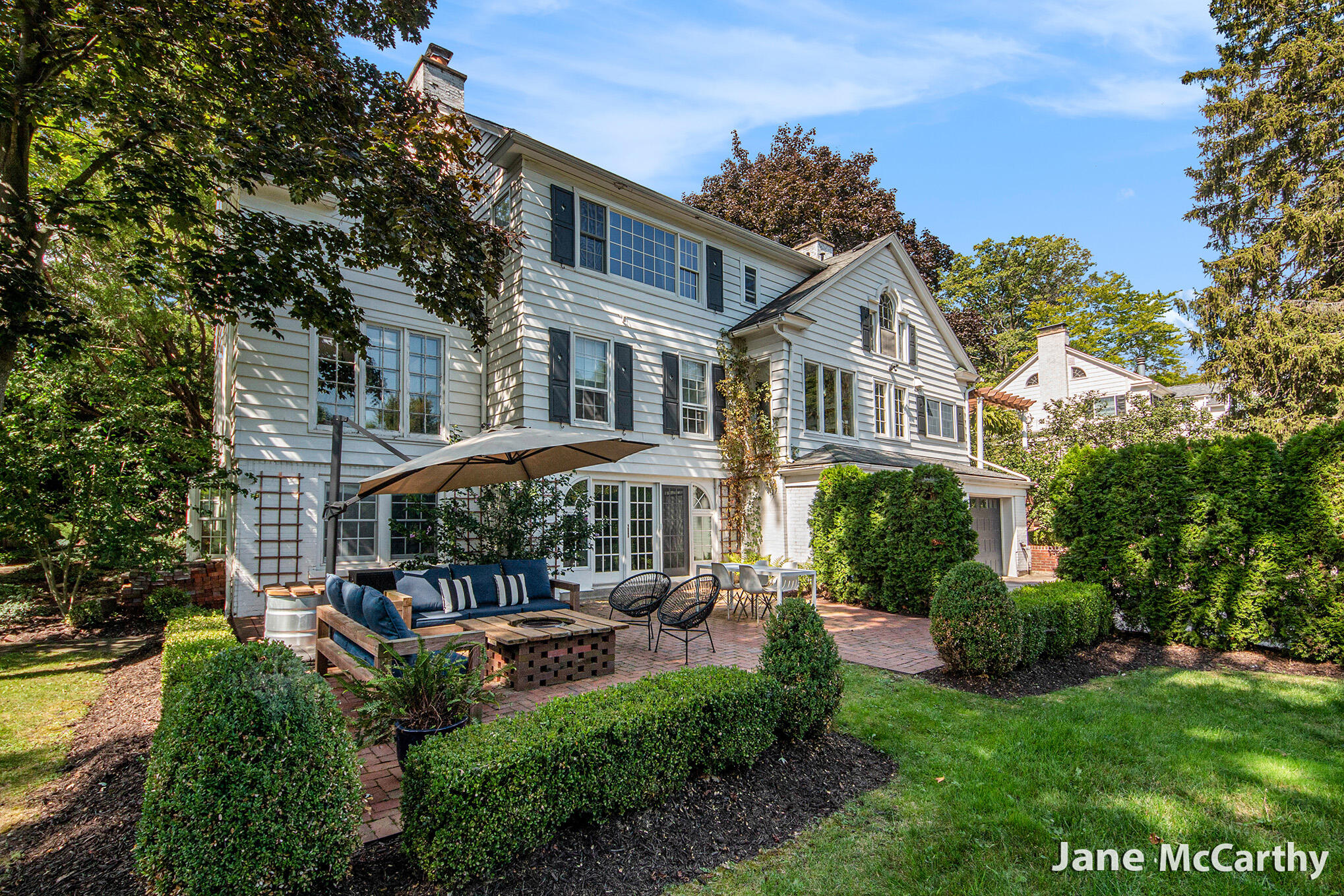 270 Lakeside Drive SE East Grand Rapids MI 49506