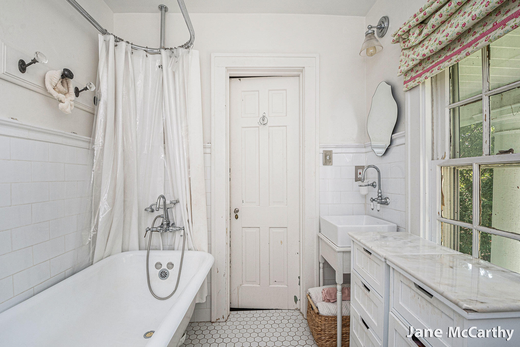 270 Lakeside Drive SE East Grand Rapids MI 49506