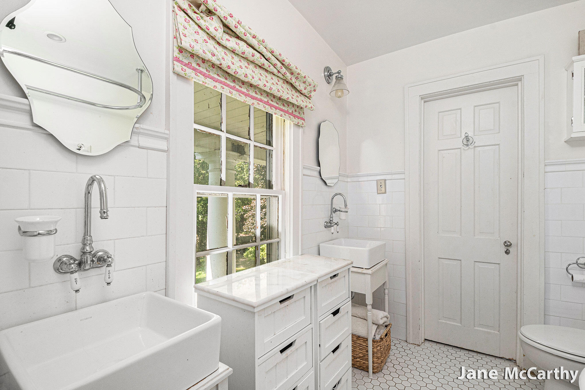 270 Lakeside Drive SE East Grand Rapids MI 49506