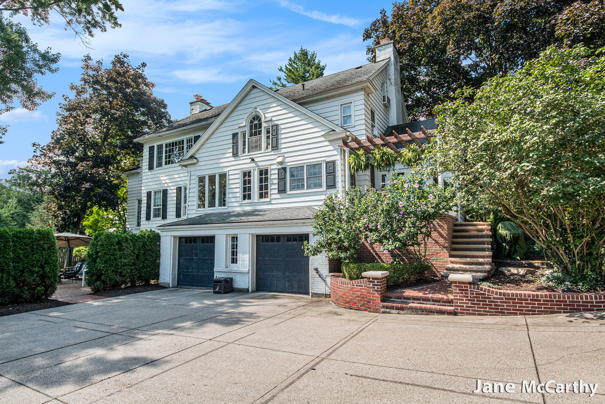 270 Lakeside Drive SE East Grand Rapids MI 49506