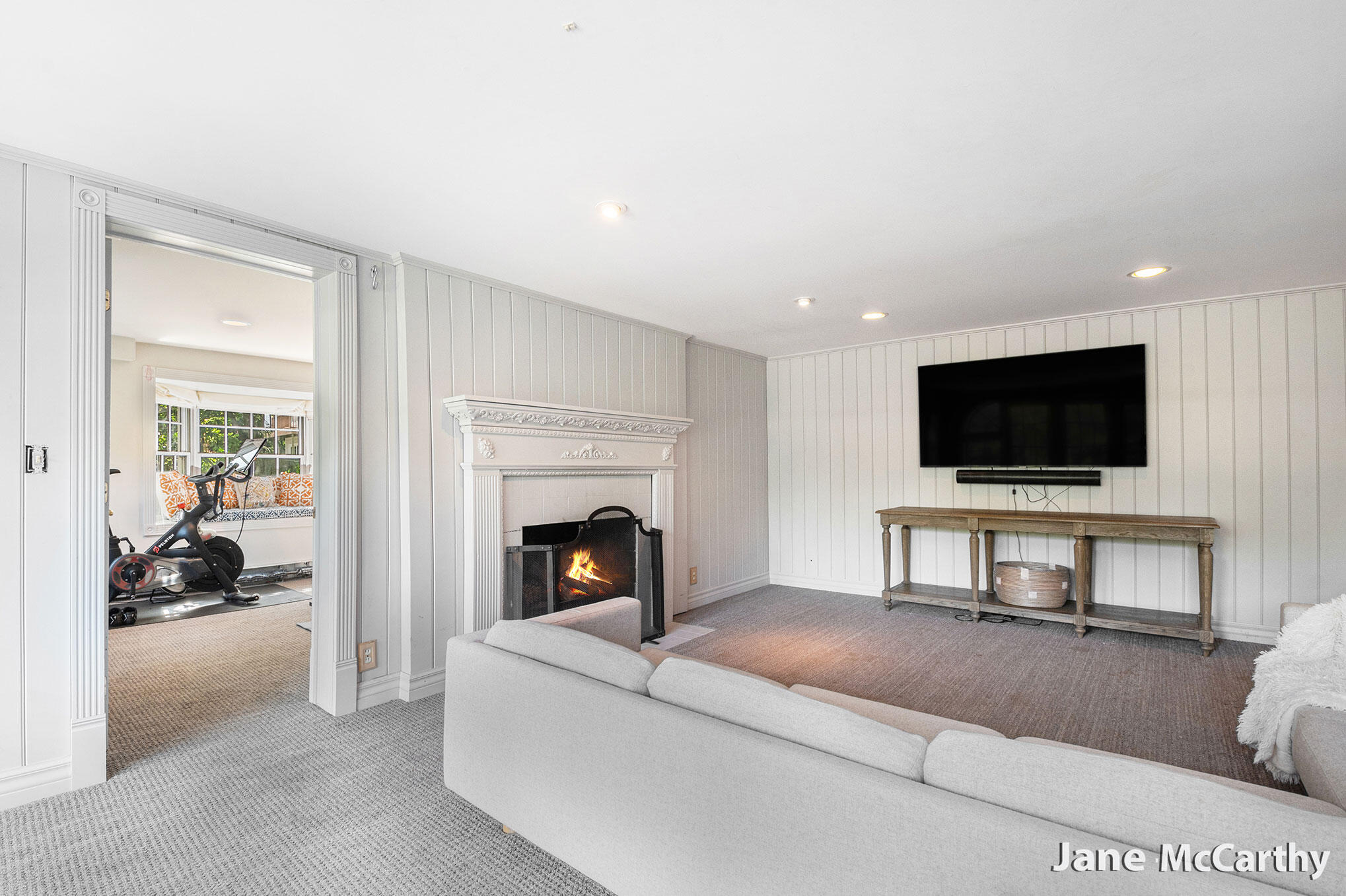 270 Lakeside Drive SE East Grand Rapids MI 49506