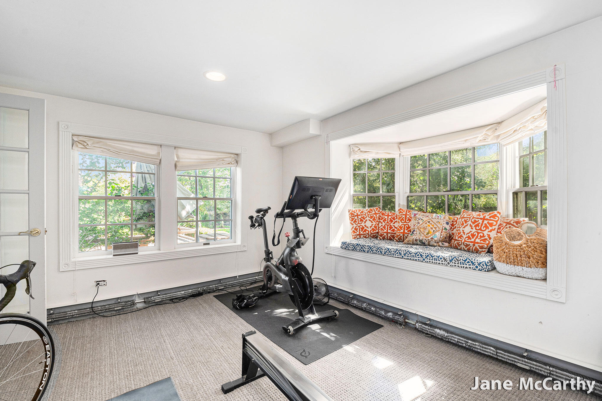 270 Lakeside Drive SE East Grand Rapids MI 49506