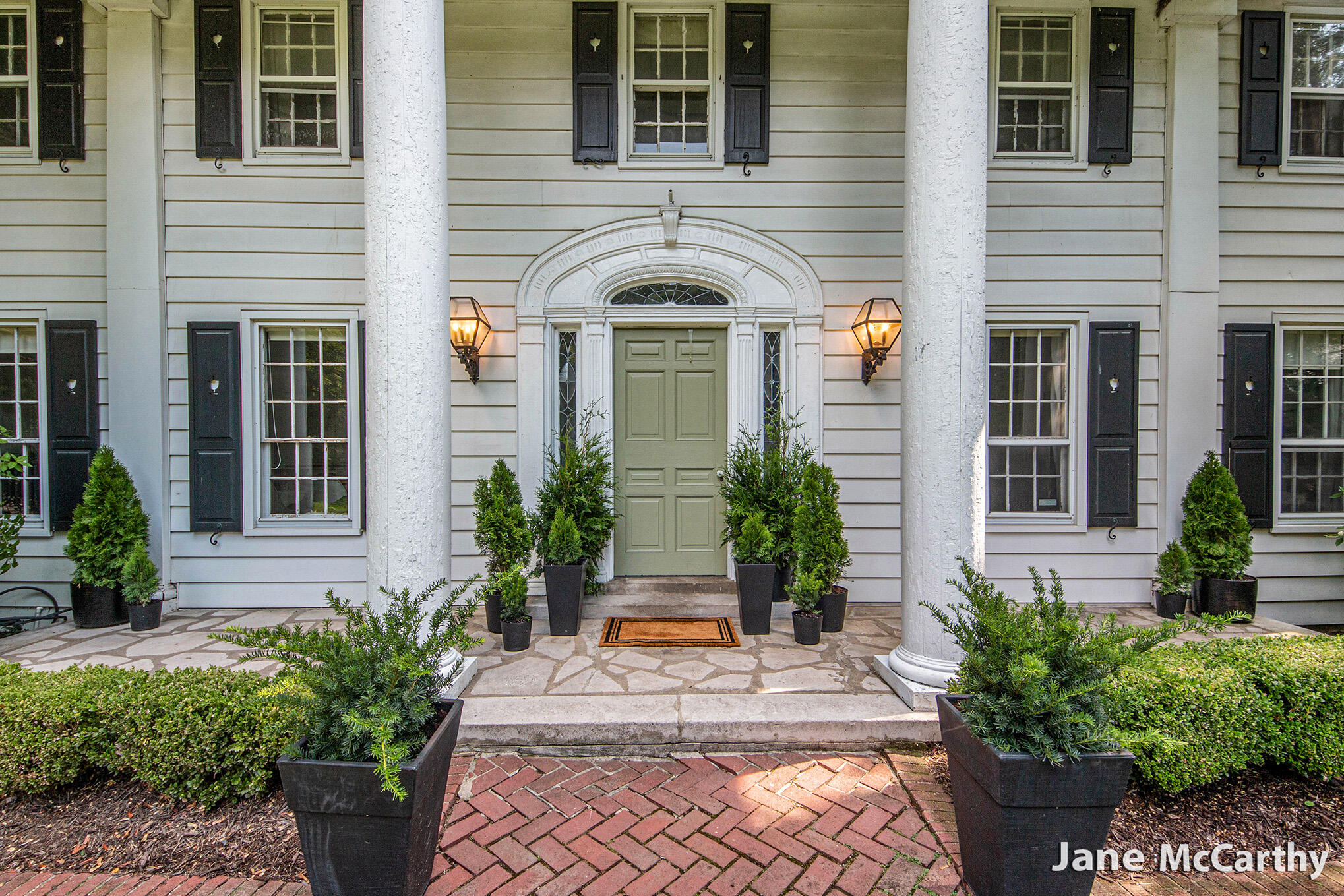 270 Lakeside Drive SE East Grand Rapids MI 49506