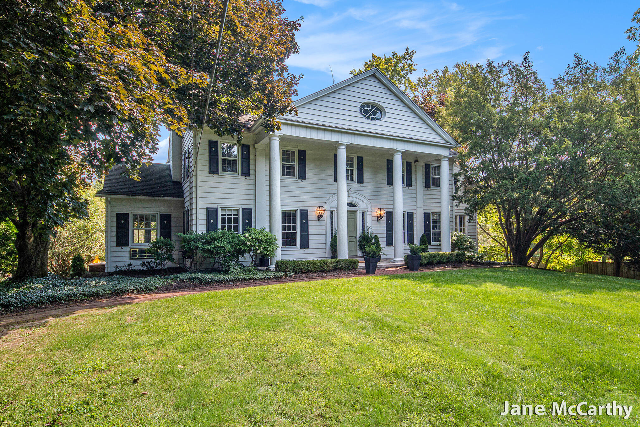 270 Lakeside Drive SE East Grand Rapids MI 49506