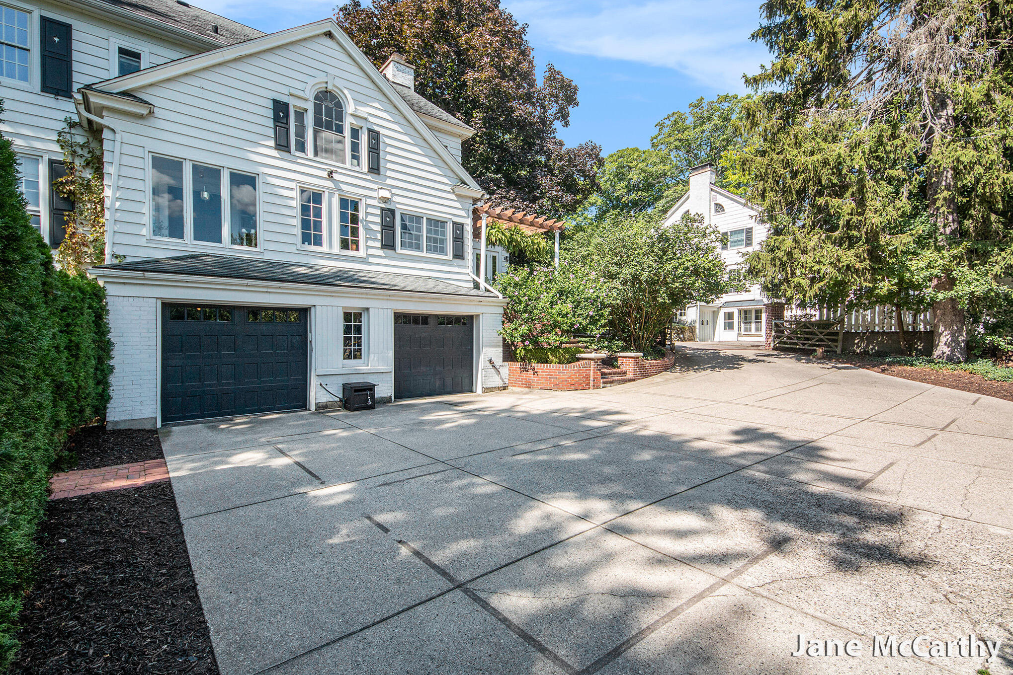 270 Lakeside Drive SE East Grand Rapids MI 49506