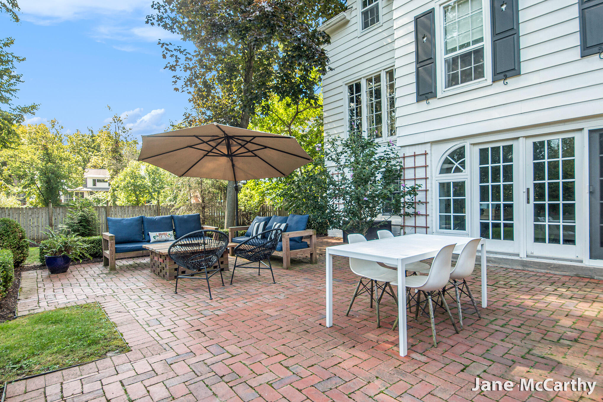 270 Lakeside Drive SE East Grand Rapids MI 49506