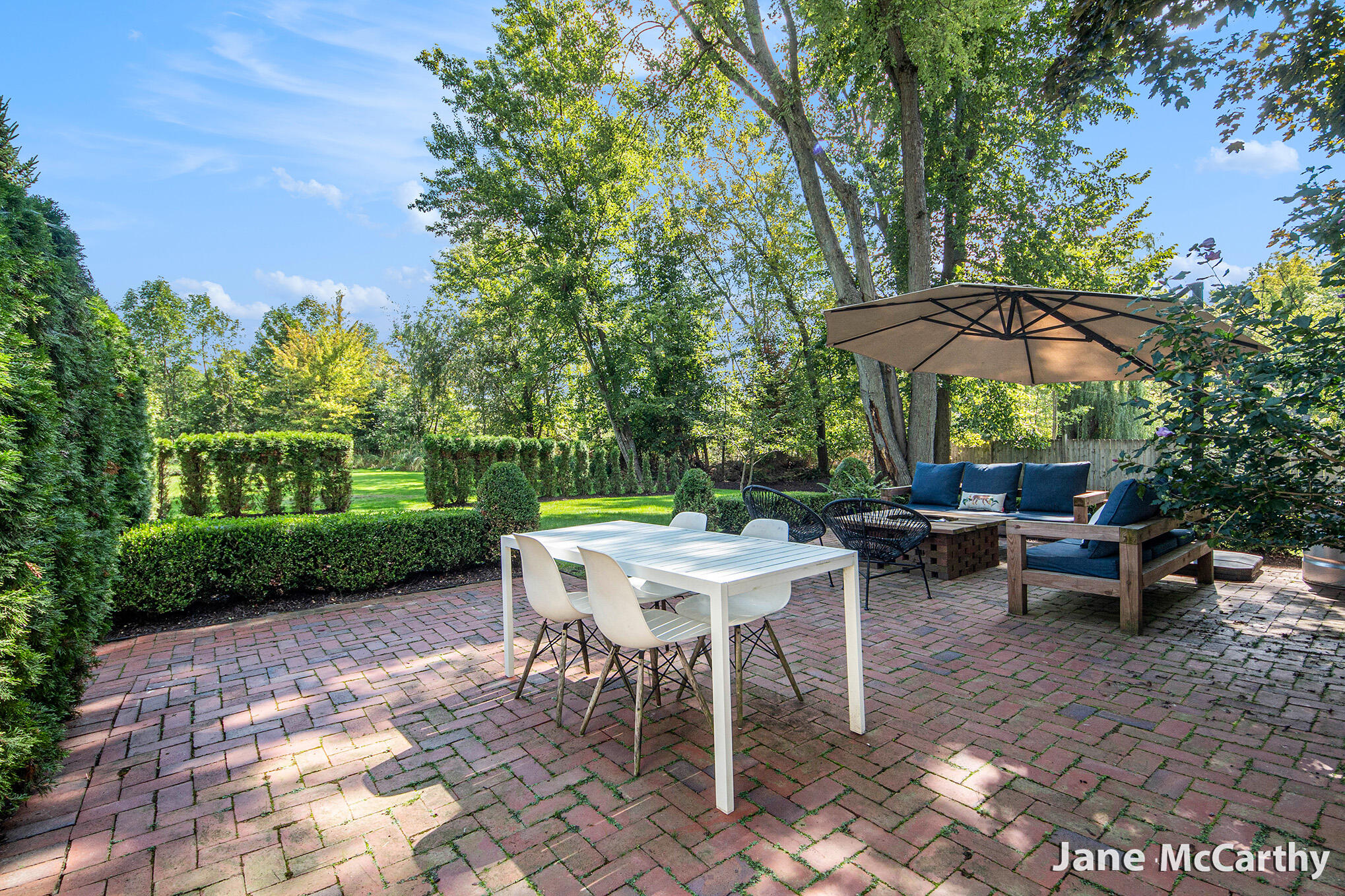 270 Lakeside Drive SE East Grand Rapids MI 49506