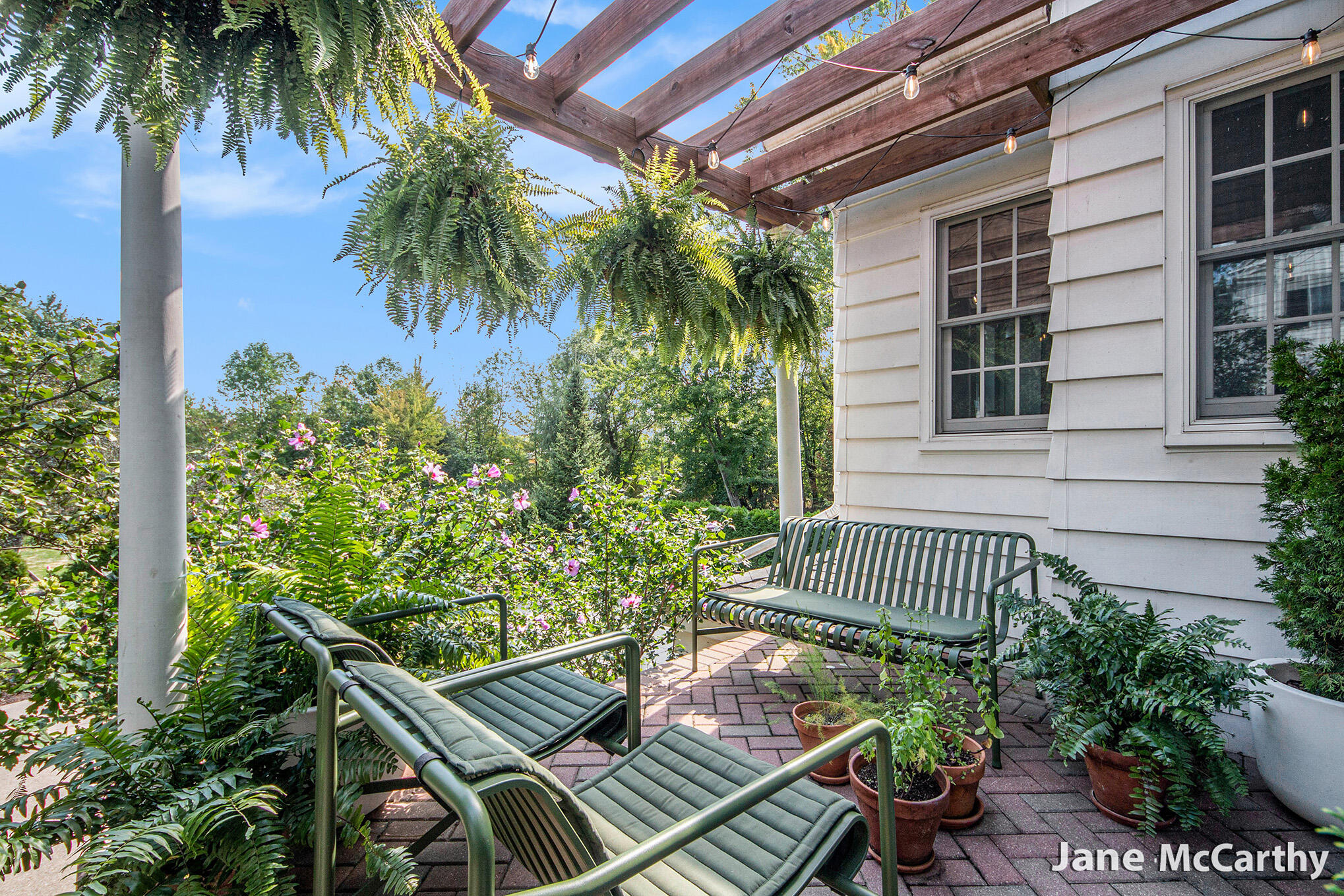 270 Lakeside Drive SE East Grand Rapids MI 49506