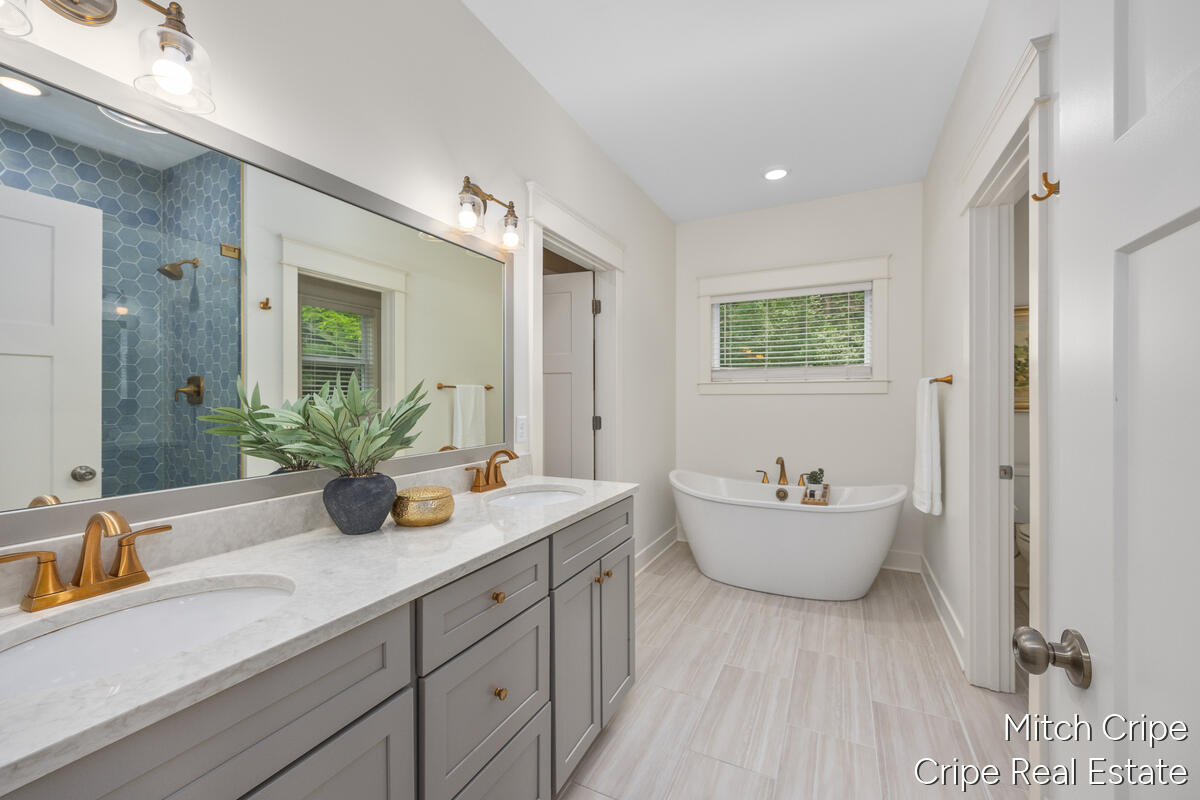 5050 Tiamo Lane NE Rockford MI 49341