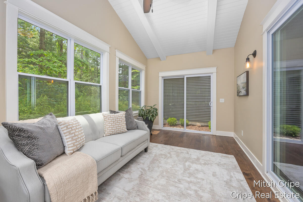 5050 Tiamo Lane NE Rockford MI 49341