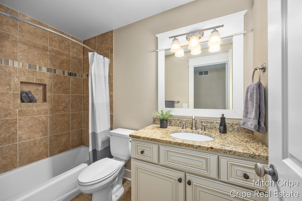 5050 Tiamo Lane NE Rockford MI 49341
