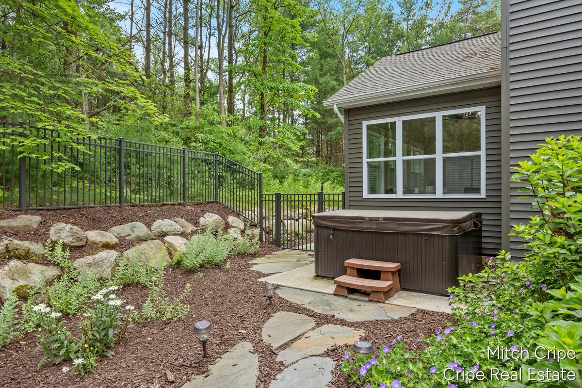 5050 Tiamo Lane NE Rockford MI 49341