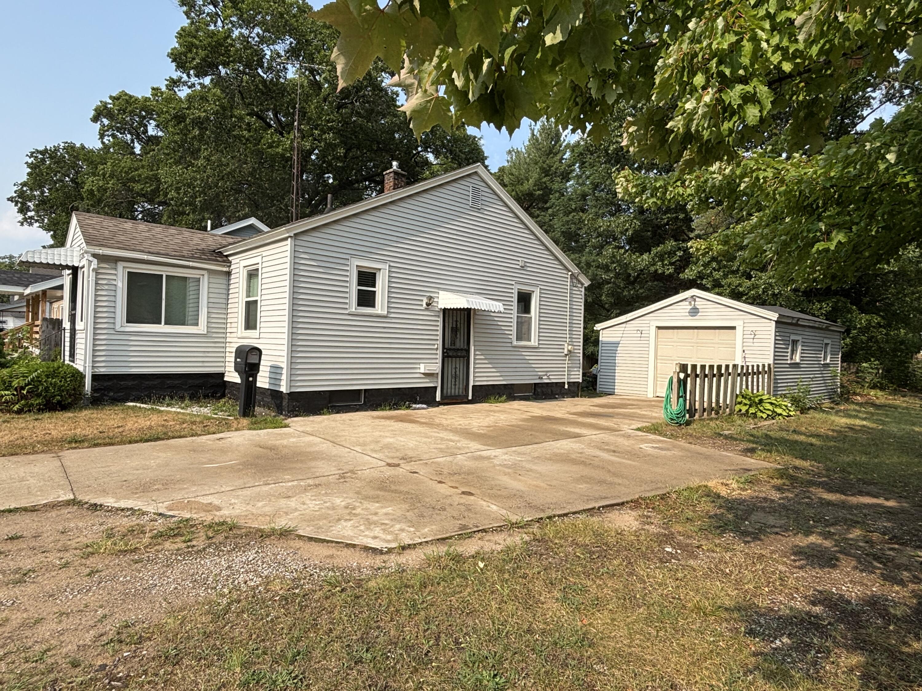 2932 Lemuel Street Muskegon MI 49444