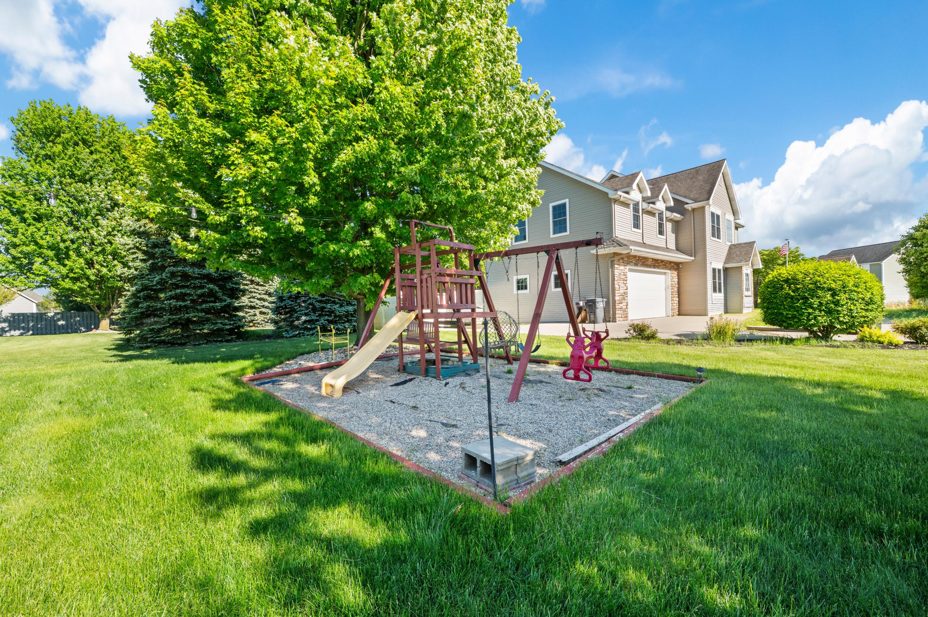 2106 Halsted Drive Stevensville MI 49127