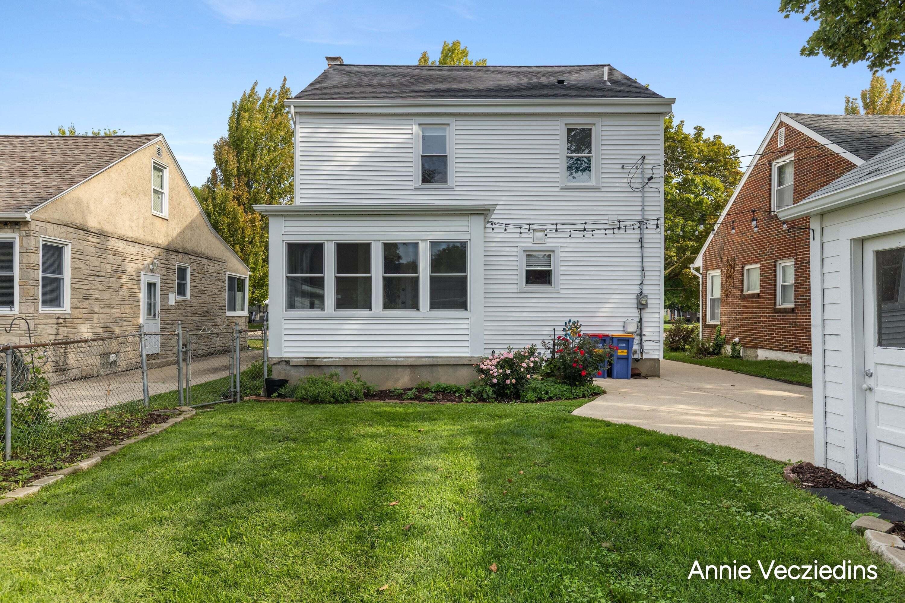 846 Lake Michigan Drive NW Grand Rapids MI 49504