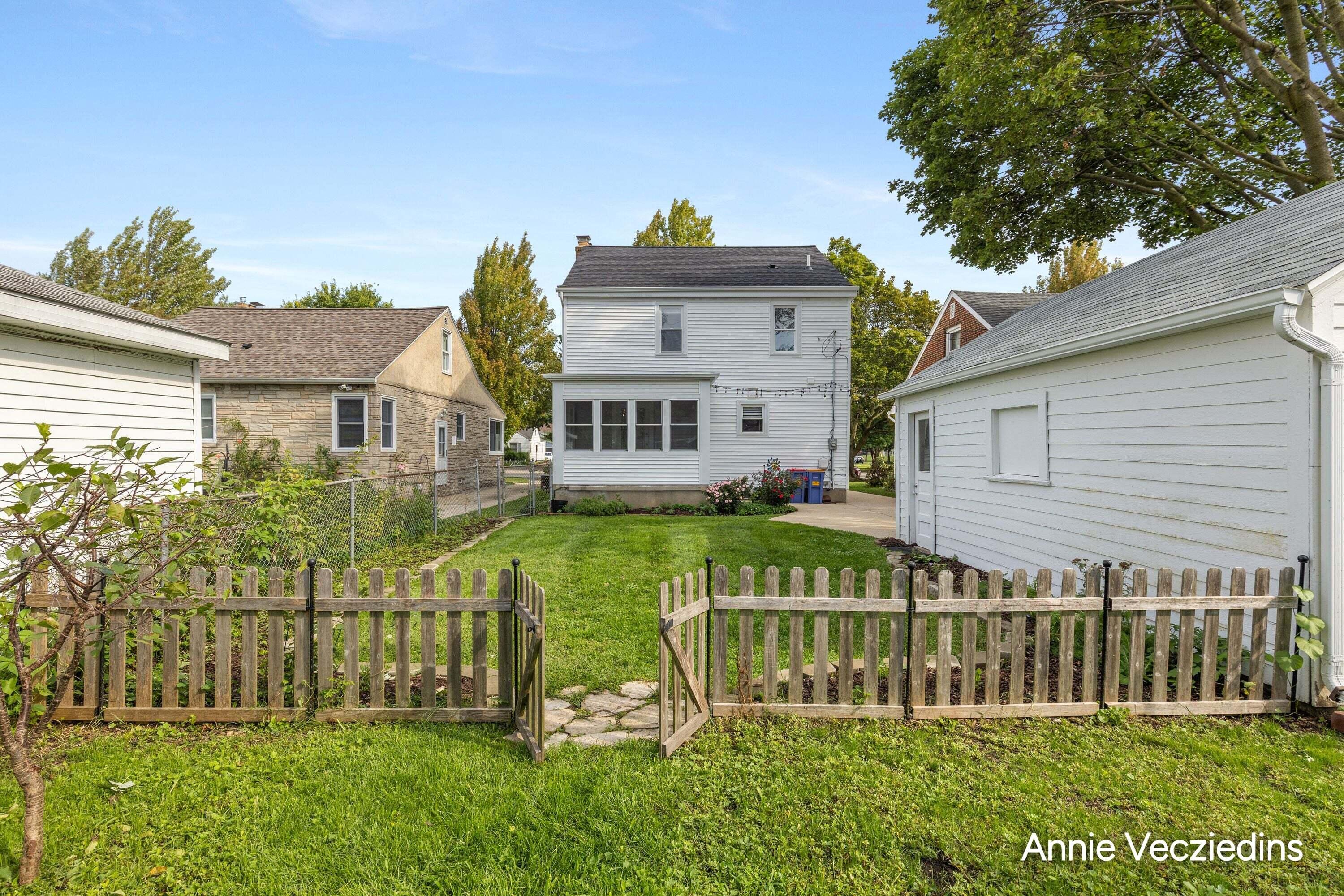 846 Lake Michigan Drive NW Grand Rapids MI 49504