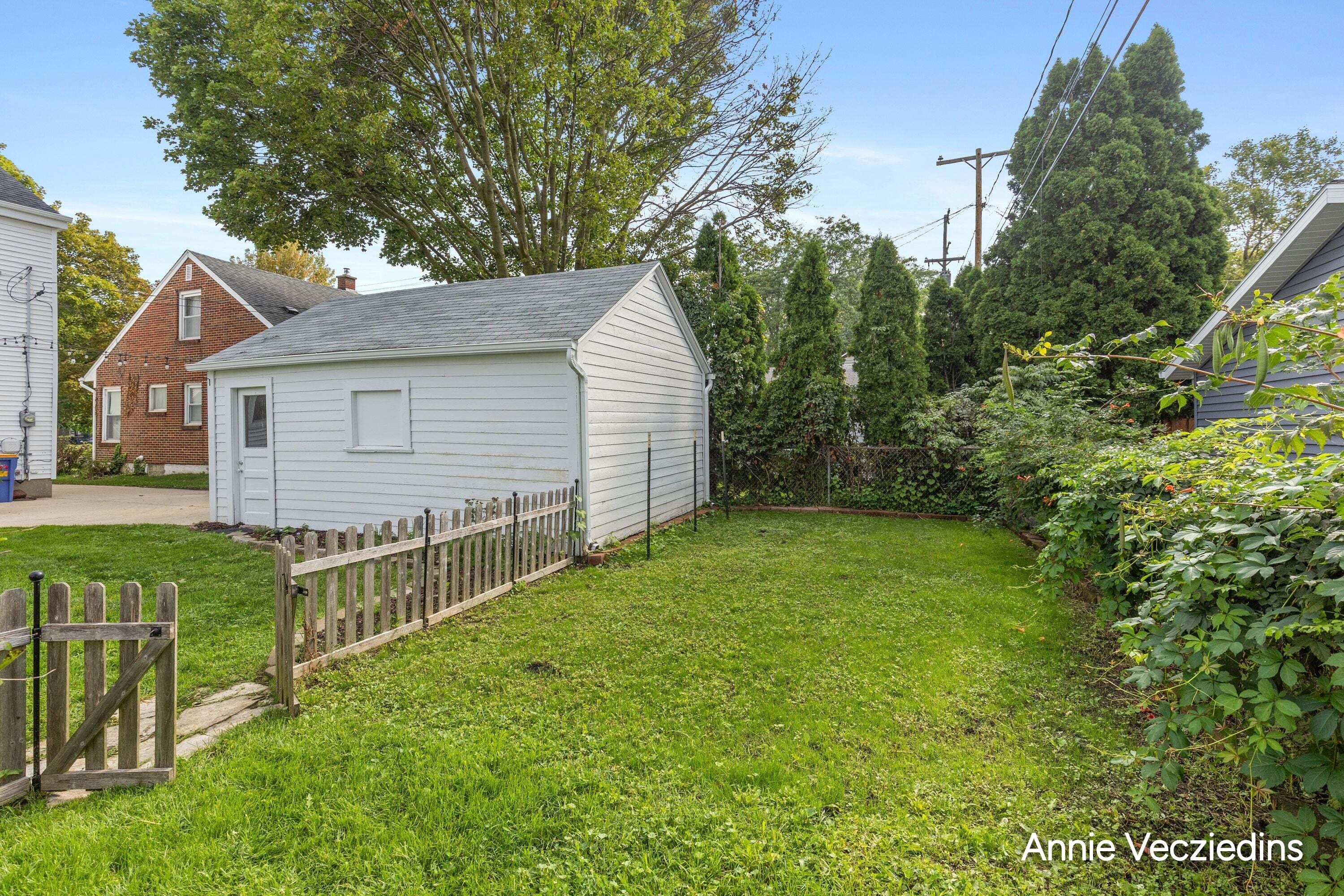 846 Lake Michigan Drive NW Grand Rapids MI 49504