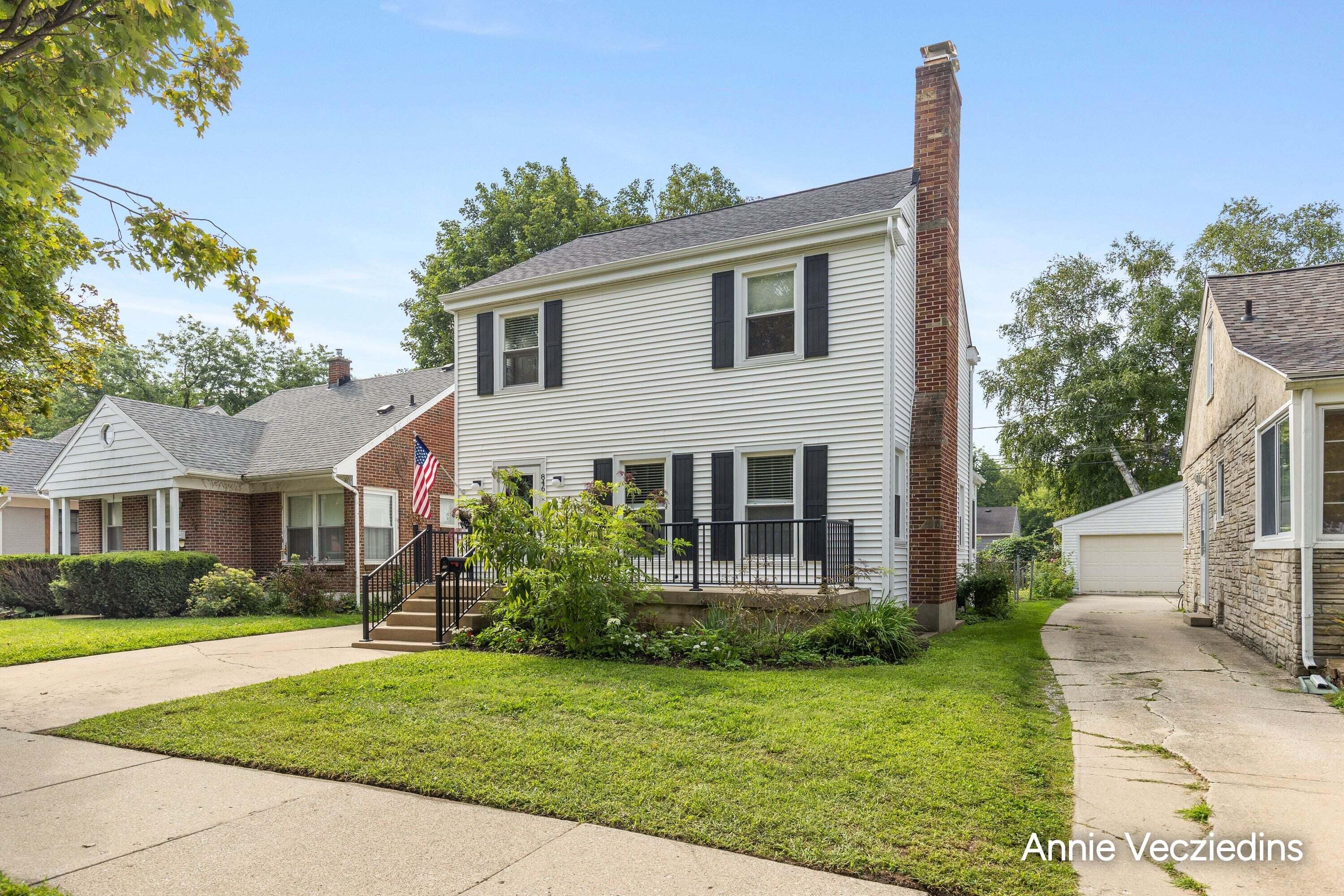 846 Lake Michigan Drive NW Grand Rapids MI 49504
