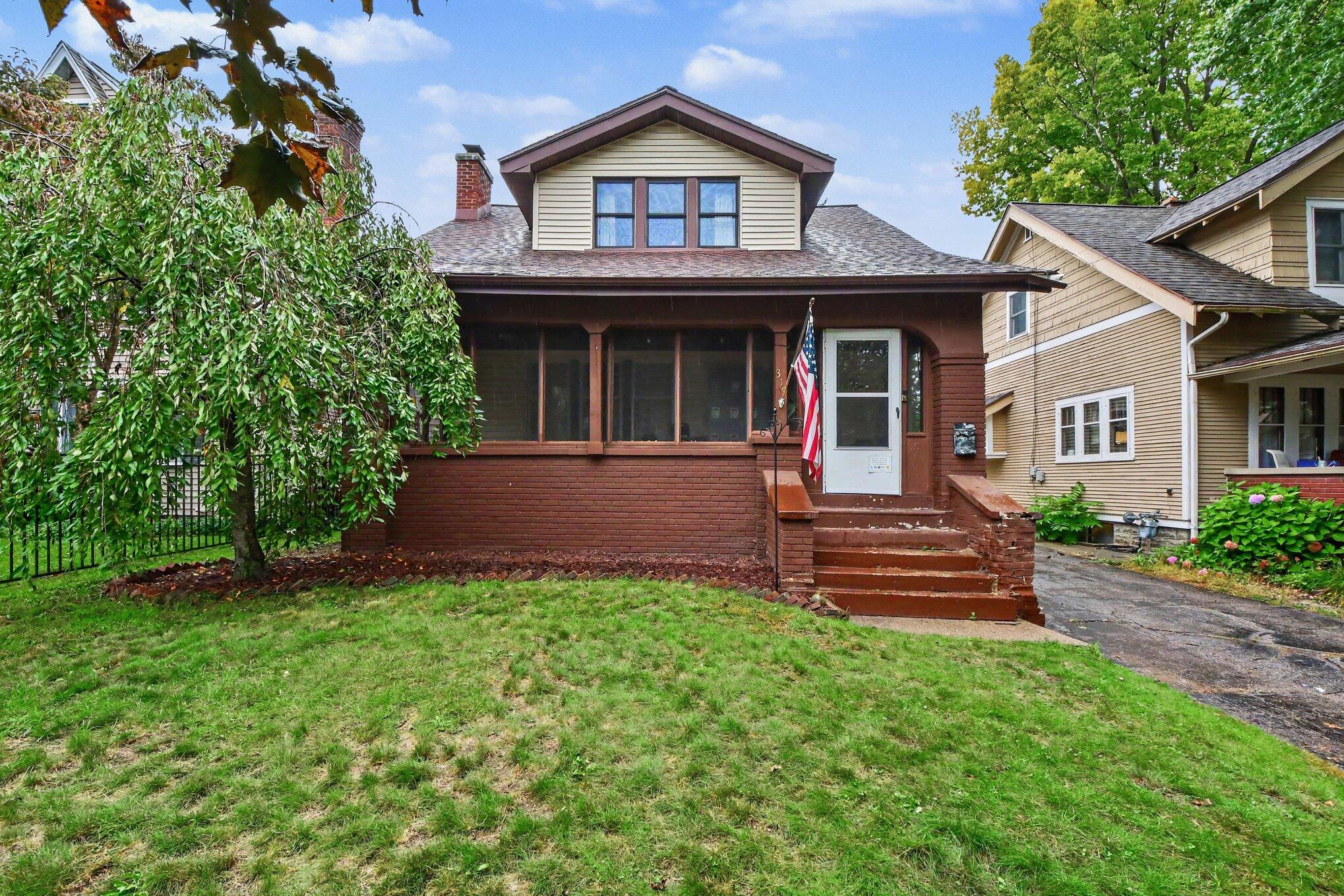 319 Glenhaven Avenue NW Grand Rapids MI 49504
