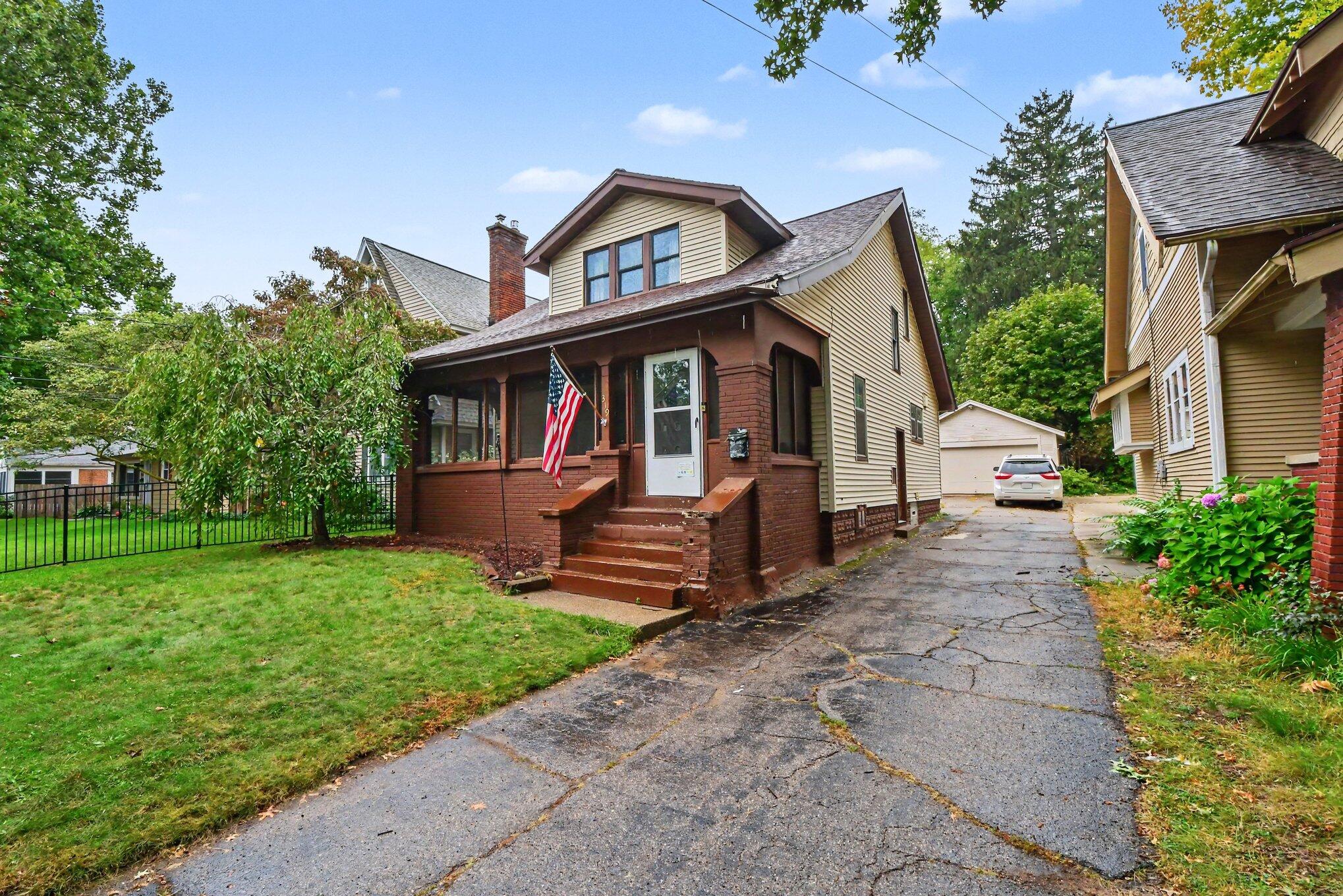 319 Glenhaven Avenue NW Grand Rapids MI 49504