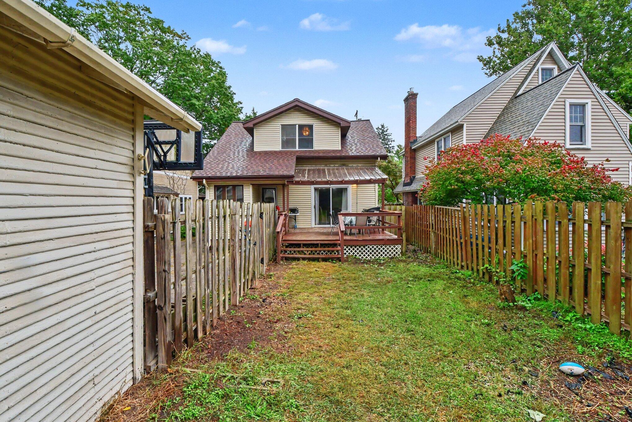 319 Glenhaven Avenue NW Grand Rapids MI 49504
